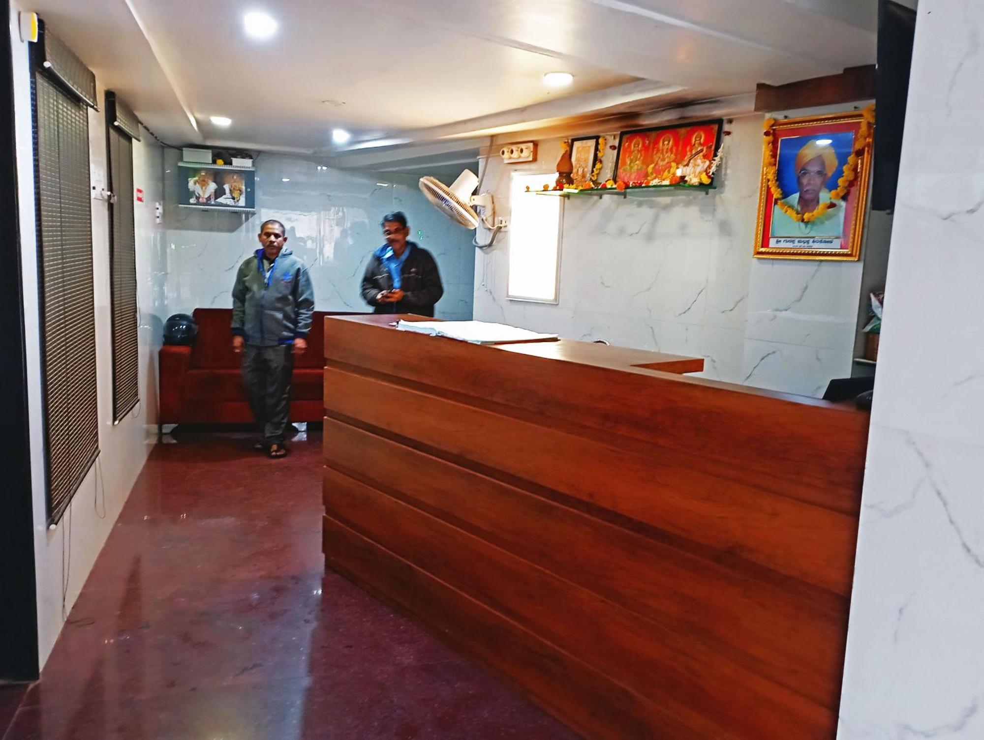 Staymaker Shri Shakti Residency Hubli Buitenkant foto